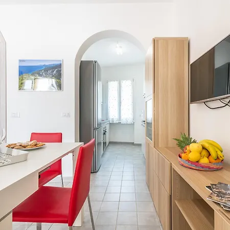 Ampia Casa Con Terrazza